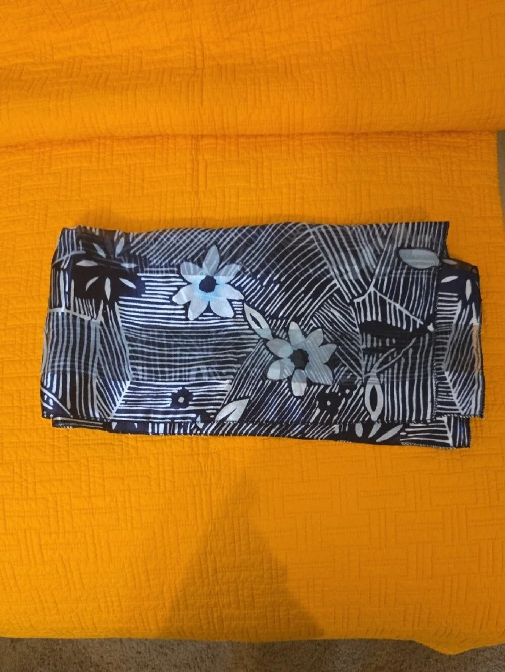 Floral Pattern Women's Scarf in Navy and White